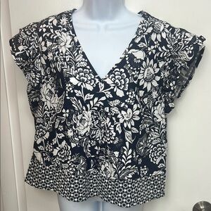 Luna Moon V neck summer floral top, Ruffled Size XL NWT